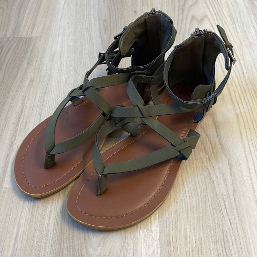 🌟Hunter Green Sandals - Women’s Size 8🌟